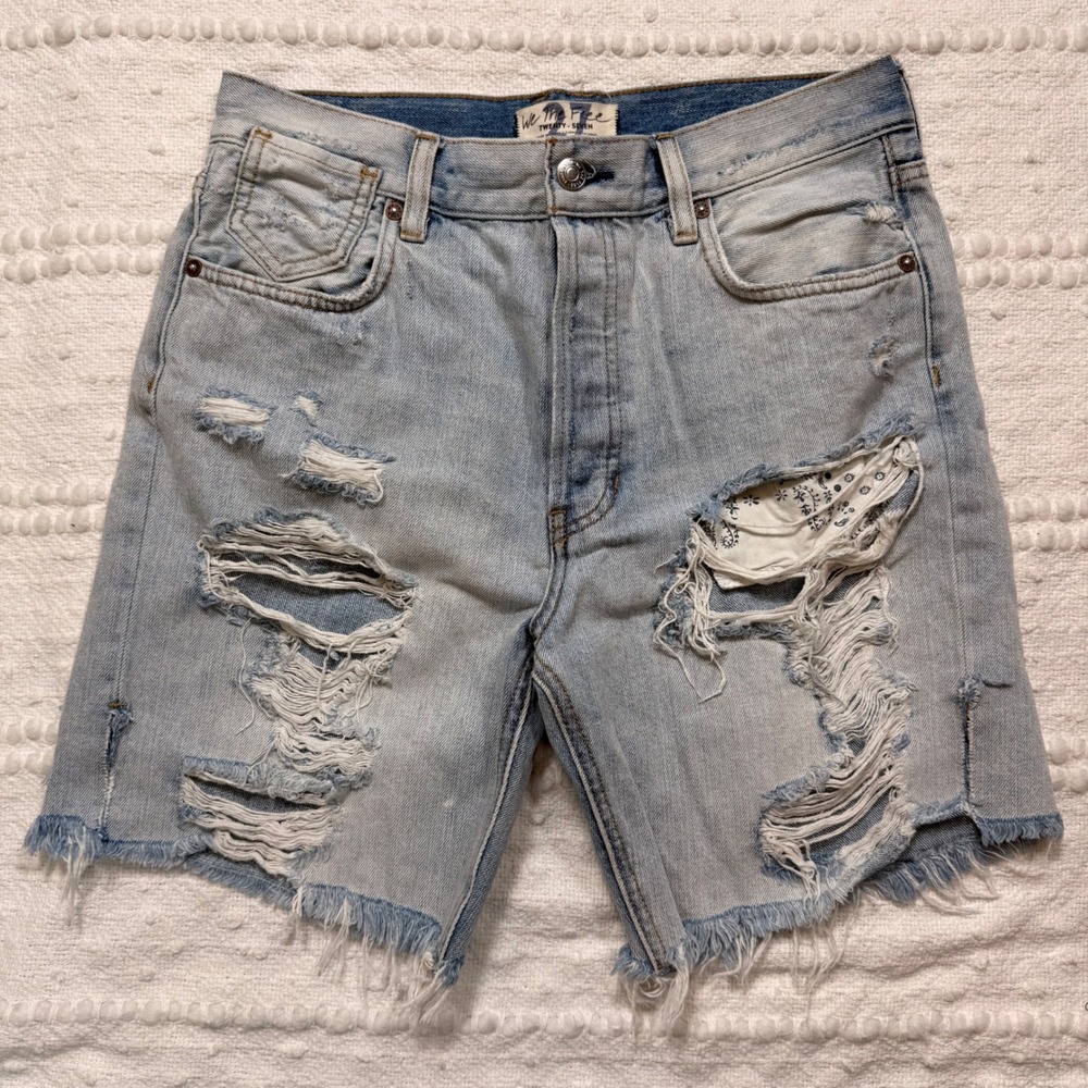We The Free Free People Distressed Denim Shorts Light Wash Button Fly Size 27